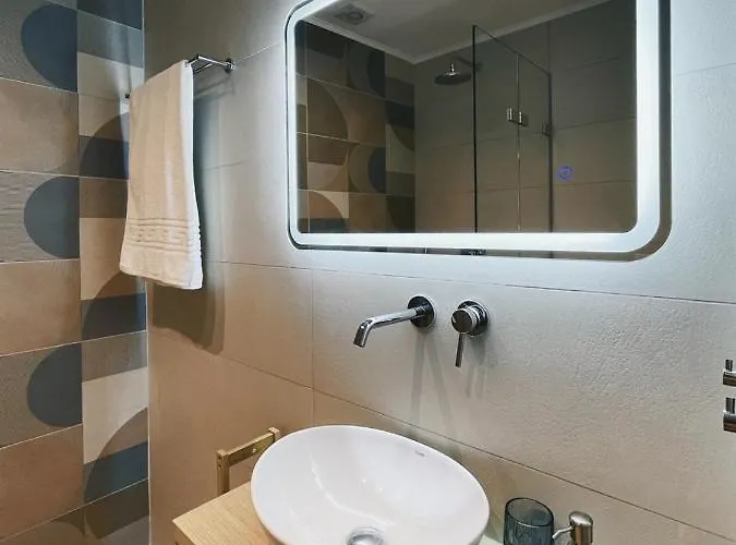 Urban Hive Chania, Your Basecamp - Fiber Wifi Chania (Crete)