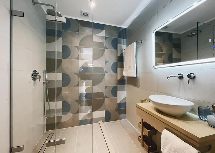 Lejlighed Urban Hive Chania, Your Basecamp - Fiber Wifi