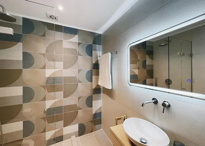 Urban Hive Chania, Your Basecamp - Fiber Wifi Chania (Crete)