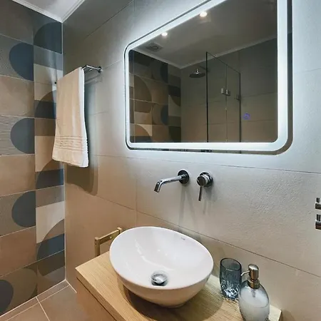 Urban Hive Chania, Your Basecamp - Fiber Wifi חאניה